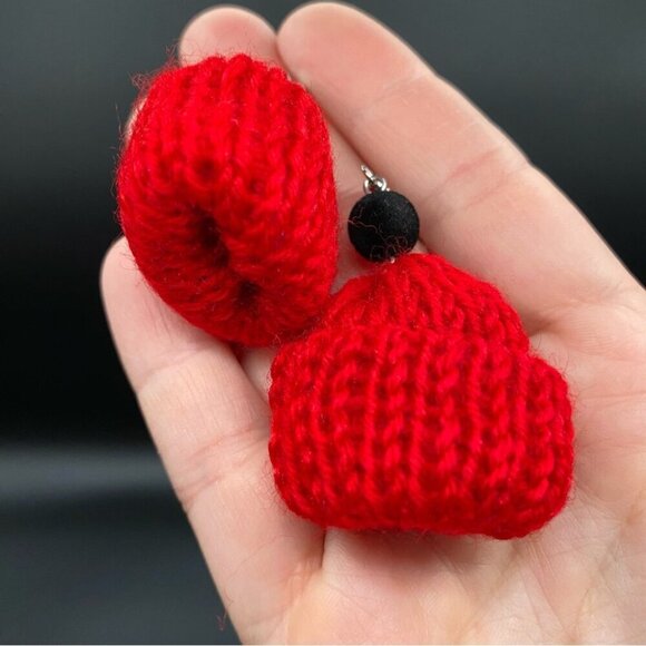 Hand knit Christmas Holiday Red and Black Toque Hat Earrings - Picture 4 of 8